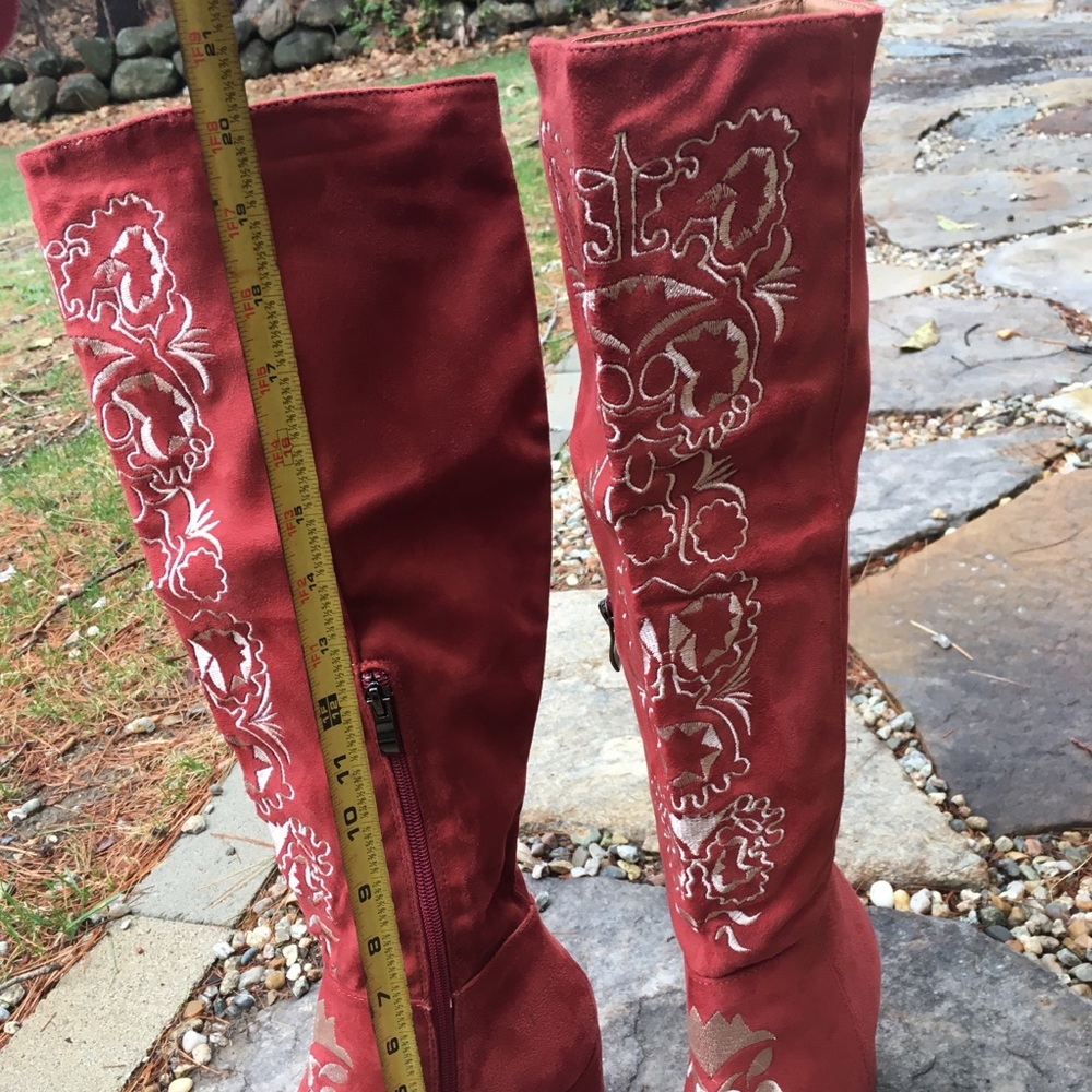 Embroidered Bohemian Ukraine Faux Suede Boots - Picture 5 of 8